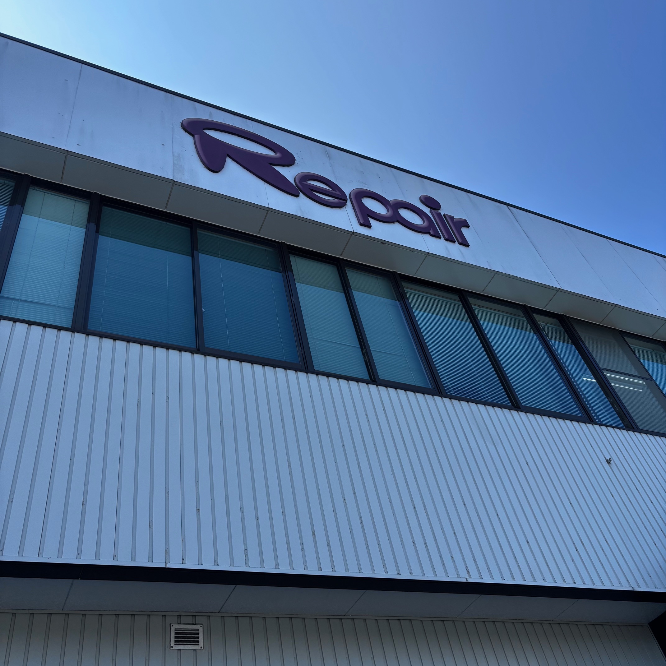 メガネの修理工場見学